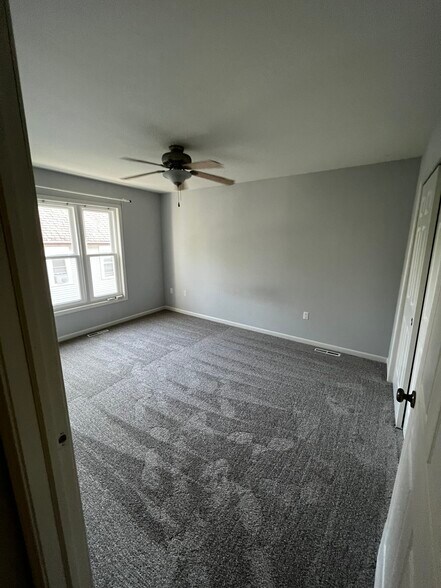 Building Photo - 1619 E Park Plz