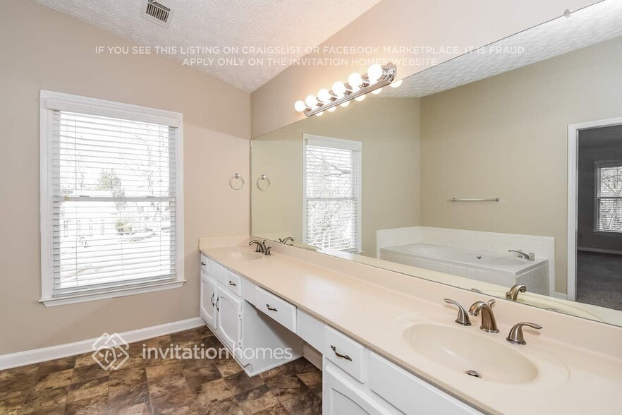 Building Photo - 1565 Hascall Dr SW