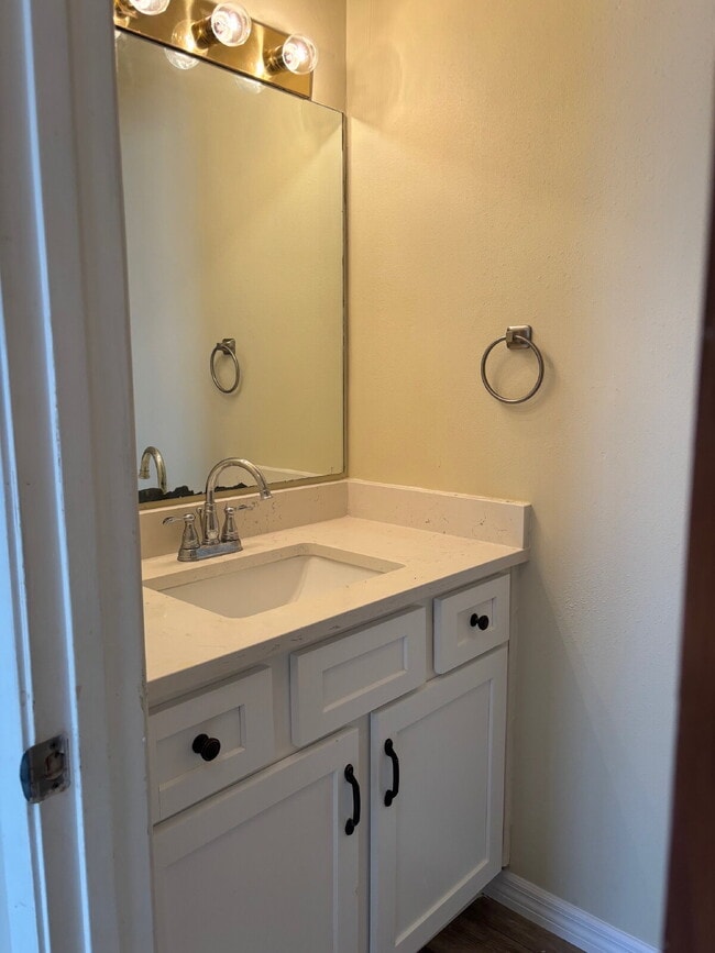 Building Photo - 10% OFF FIRST MONTHS RENT!