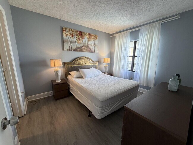 Building Photo - "Spacious 2-Bed, 2-Bath Condo Retreat in the Heart of Orlando!"