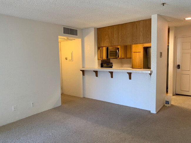 Building Photo - 1 BEDROOM / 1 BATHROOM - MISSION VALLEY (W...