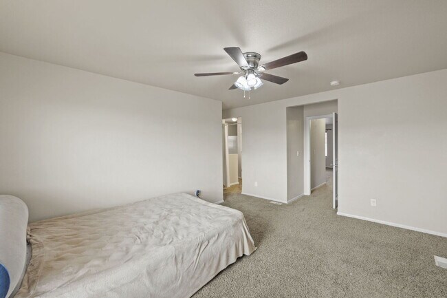 Building Photo - Spacious 4-Bedroom Home with Loft, Solar & Fenced Backyard