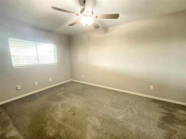 Building Photo - 9509 Dry Springs Dr