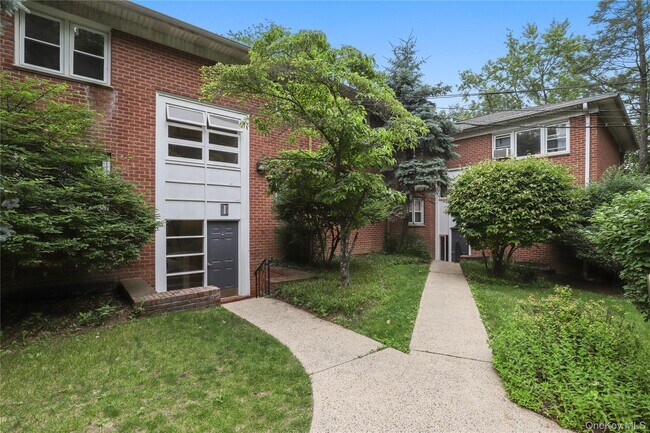 Building Photo - 140 N Broadway