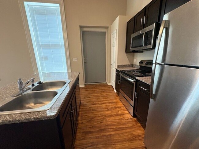 Building Photo - 478 Poplar St