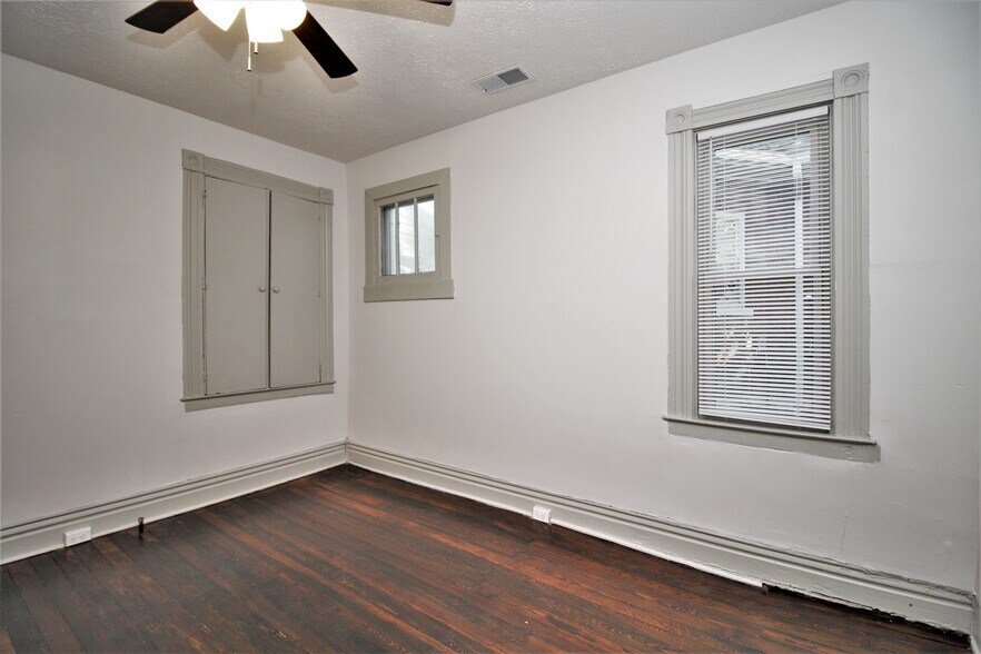 Building Photo - 4634 Southcrest Dr