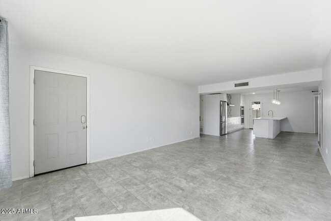 Building Photo - 1644 E Broadmor Dr