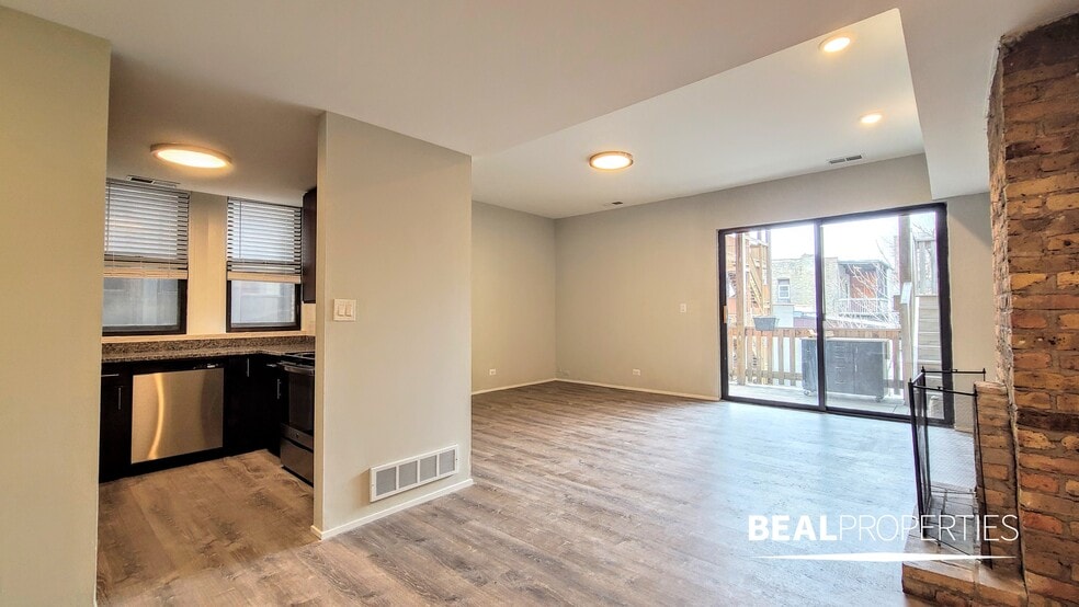 Building Photo - 604 W Surf St