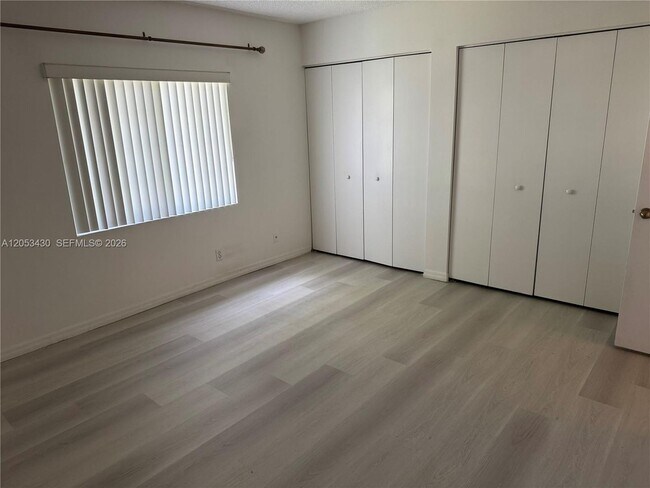 Building Photo - 2066 Madeira Dr