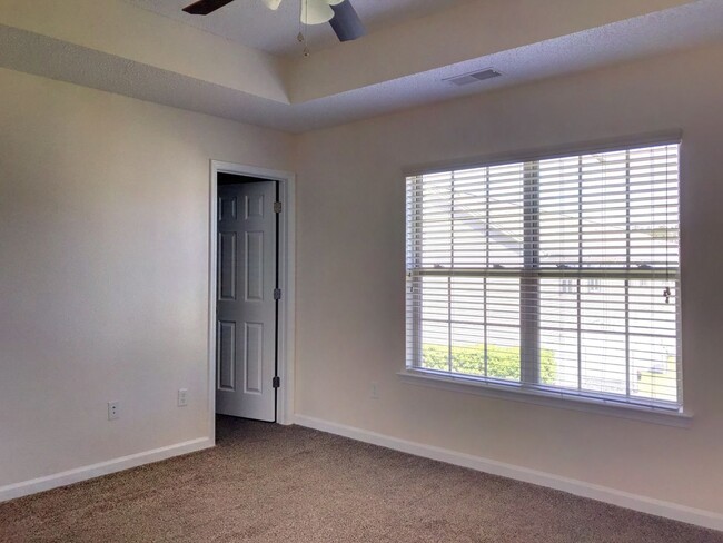 Building Photo - 765 Canyon Oak Loop
