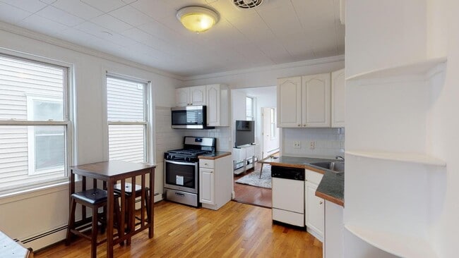 Building Photo - 13 Tuckerman St