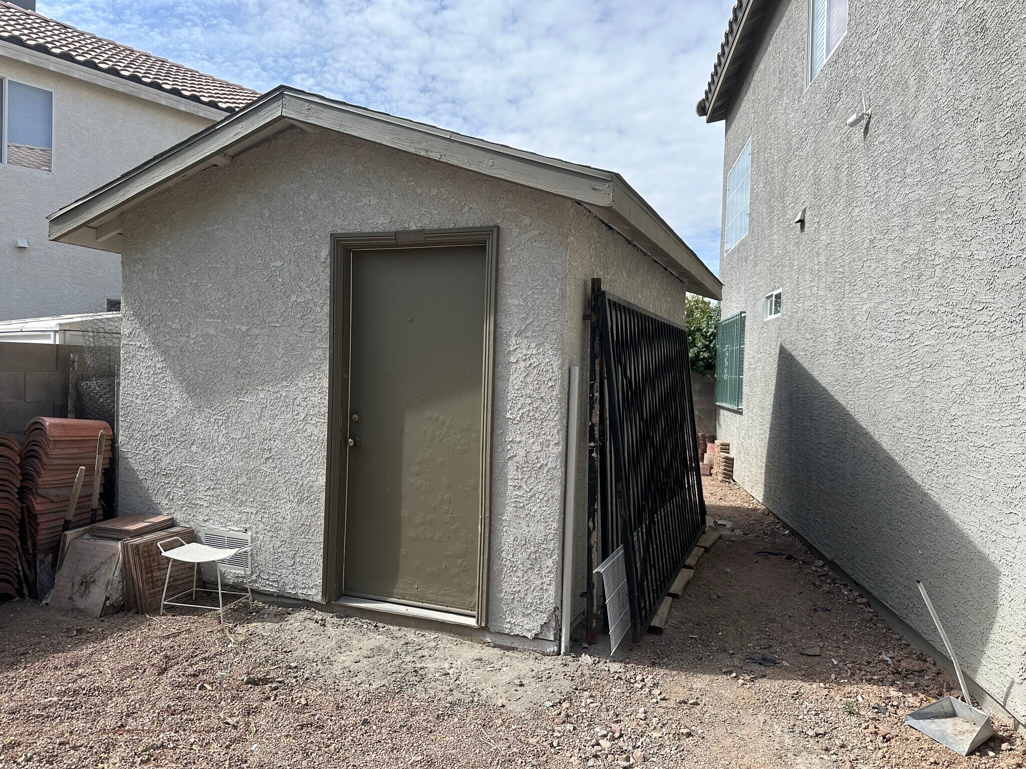 Building Photo - 4160 Country Garden Ave