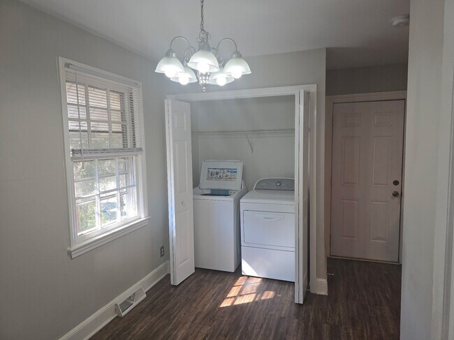 Building Photo - 2014 Colonial Ave
