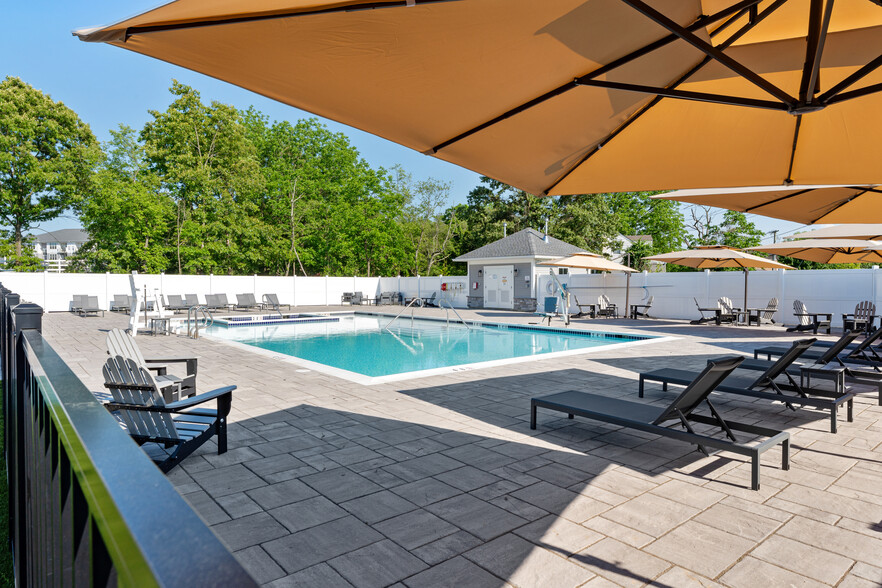 Outdoor Pool - Chester Woods Apartments