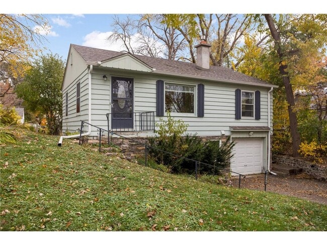 Building Photo - 2336 Ives Ln N