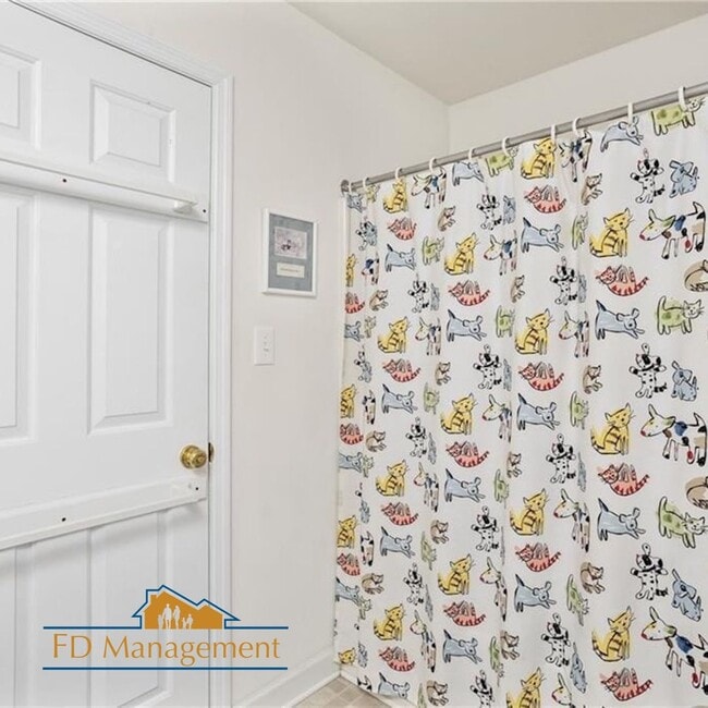 Building Photo - 3 Bedroom 2 Bathroom Home - Near Buckroe B...