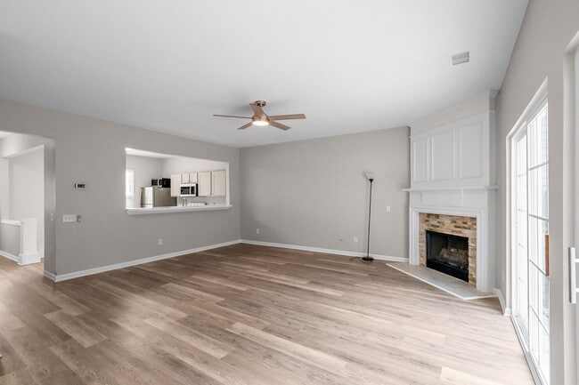 Building Photo - Spacious Townhome in Prime South Charlotte...