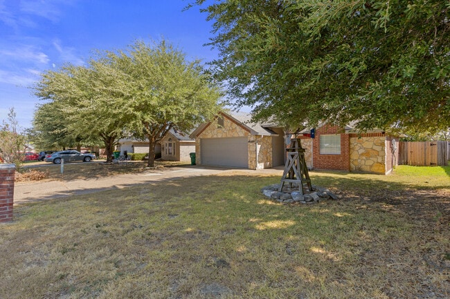 Building Photo - 2936 Palomino Trail