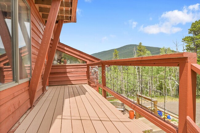 Building Photo - 204 Bristlecone Way