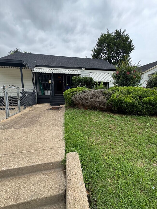 Primary Photo - 1037 Colvin Ave