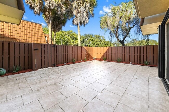 Building Photo - 146 Heritage Way