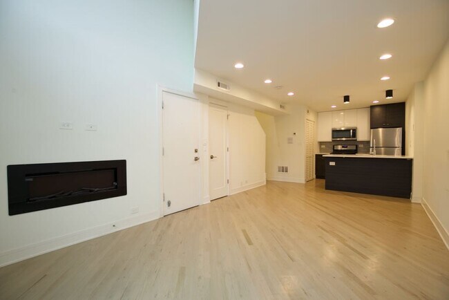 Building Photo - 949 W Grace St