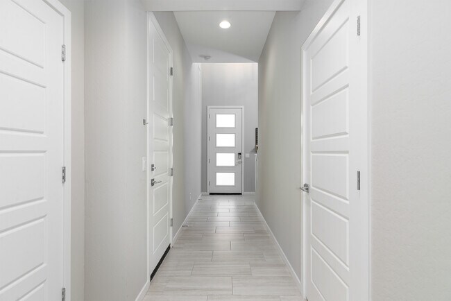 Stunning Main Entry & Foyer - 901 S Smith Rd