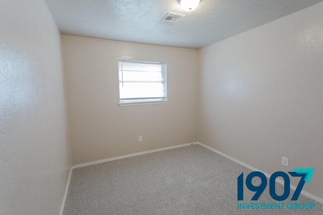 Building Photo - 1127 Berwyck Dr