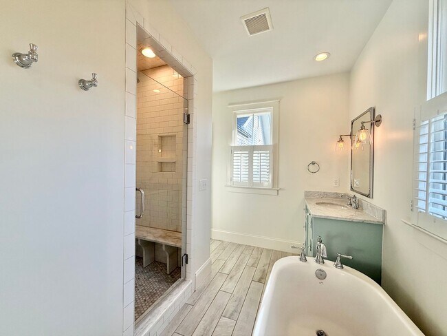 Building Photo - Custom Built 4BD, 3.5BA Five Points Home with a Bonus Room & Fenced Yard