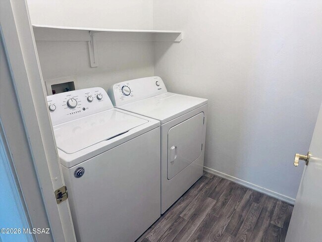 Building Photo - 8640 S Desert Dove Dr