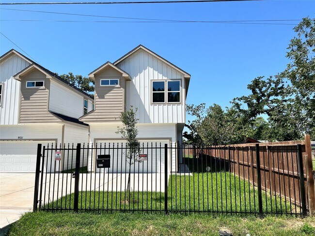 Building Photo - 9023 Spaulding St