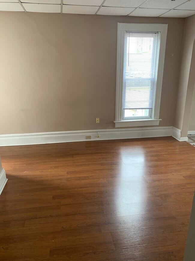 living room unit 3 - 128 W 2nd St