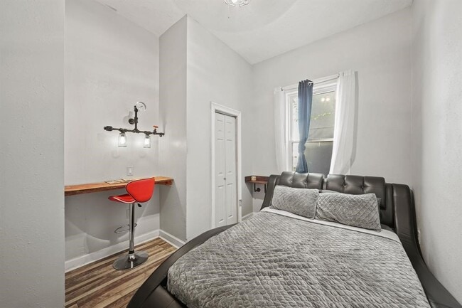 Building Photo - 3223 Avenue M