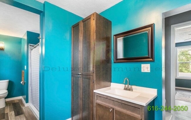 Building Photo - Zeeland Gem! Gorgeous 2 Bed/2 Bath Single-...