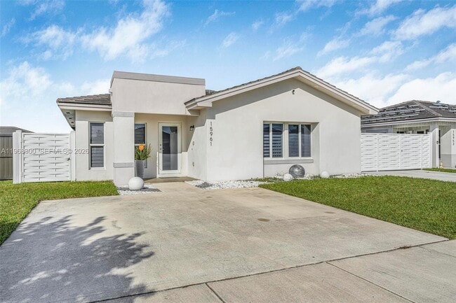 Building Photo - 15961 SW 307 Terrace