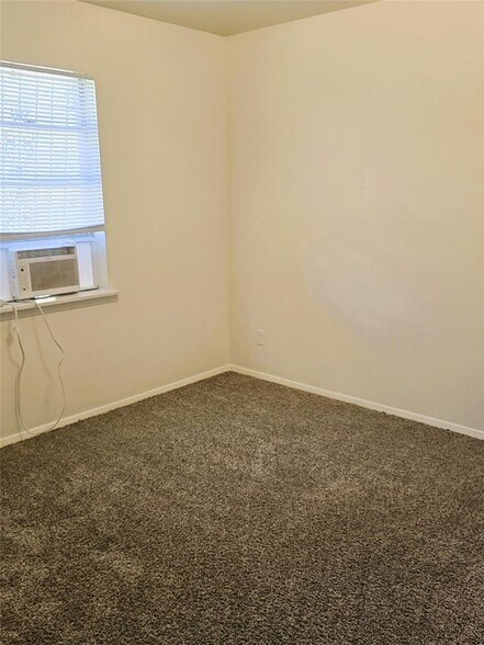 Building Photo - 2414 52nd St