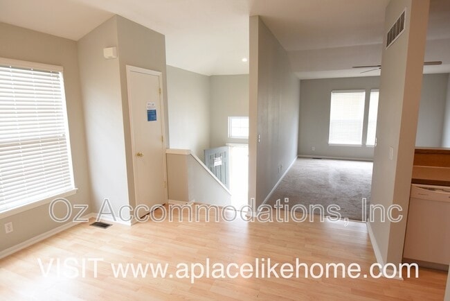 Building Photo - 1151 N Mart-way Dr