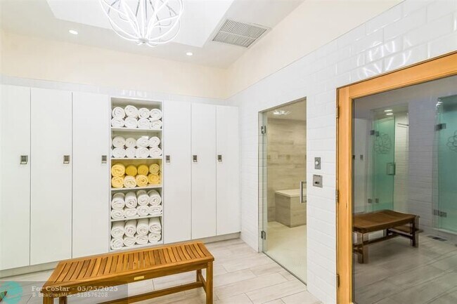 Building Photo - 2110 N Ocean Blvd