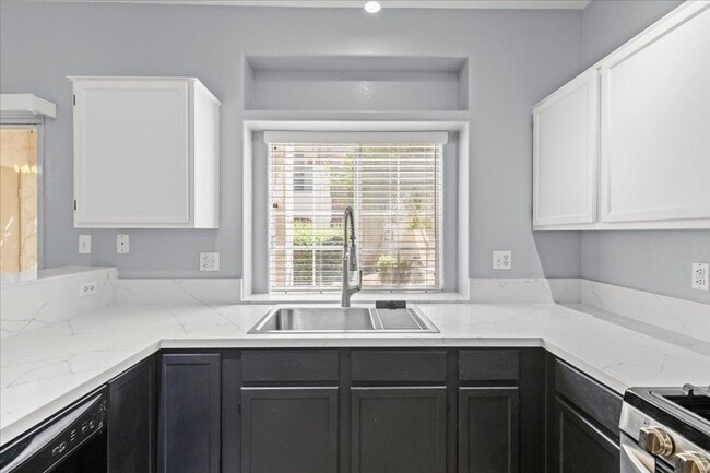 Building Photo - Sleek 2 Bedroom Condo with 2 Car Garage Ne...
