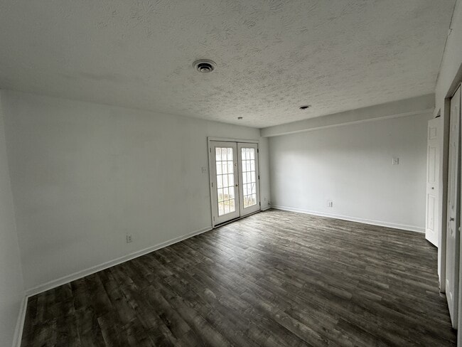 Building Photo - 103 Stone Tree Dr