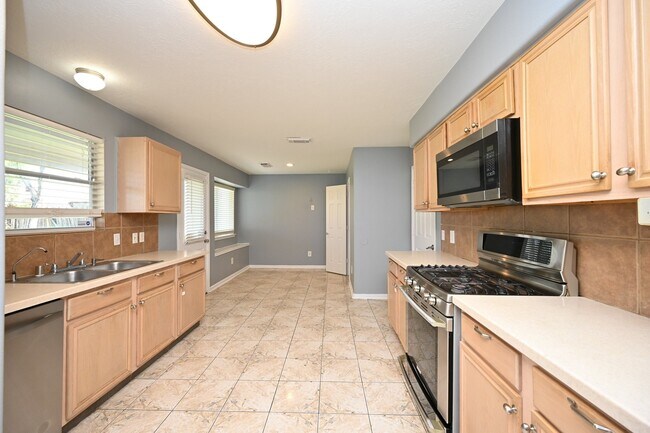 Building Photo - 7006 Biton Dr