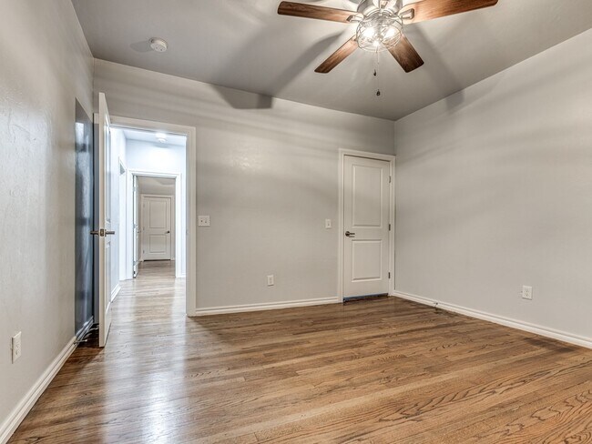 Building Photo - Charming home in Central Park Neighborhood...