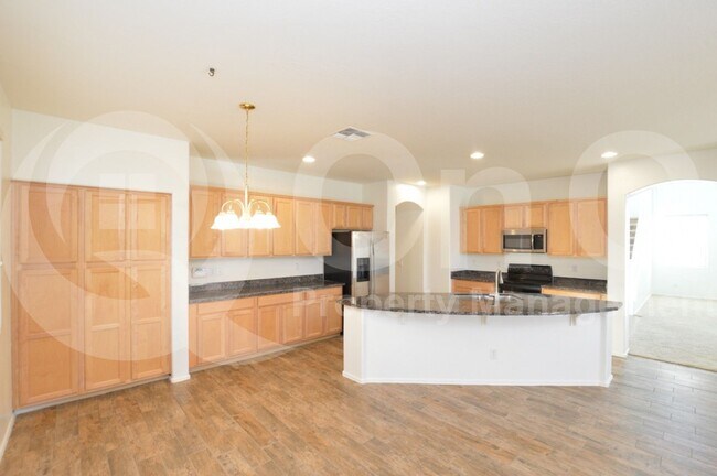 Building Photo - 3105 E Vallejo Dr