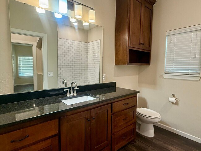Building Photo - Beautiful 2 Bed 2 Bath! $500 Off First Ful...