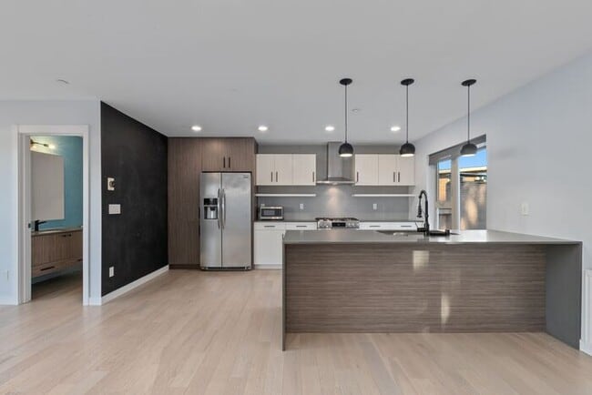 Building Photo - Stunning Air Conditioned Alki Condo Overlooking Majestic Puget Sound!