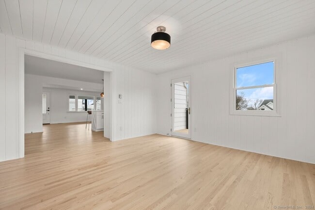 Building Photo - 141 Ridgewood Dr