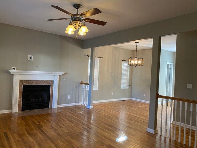 Building Photo - Ridge Crest subdivision home with fenced y...