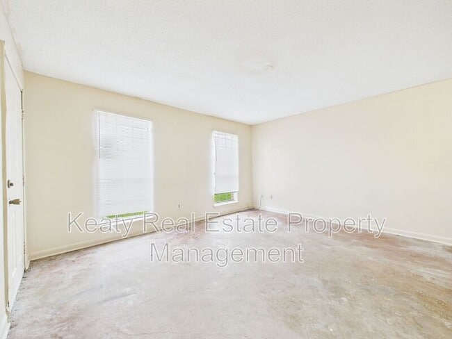 Building Photo - 102 Dorchester St