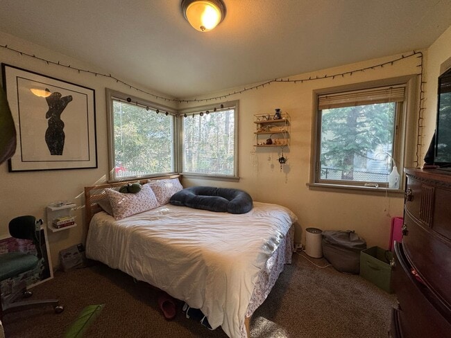 Building Photo - 7 Bed 2.5 Bath House - Near WWU