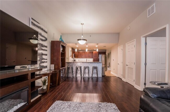 Building Photo - 150 S Las Vegas Blvd